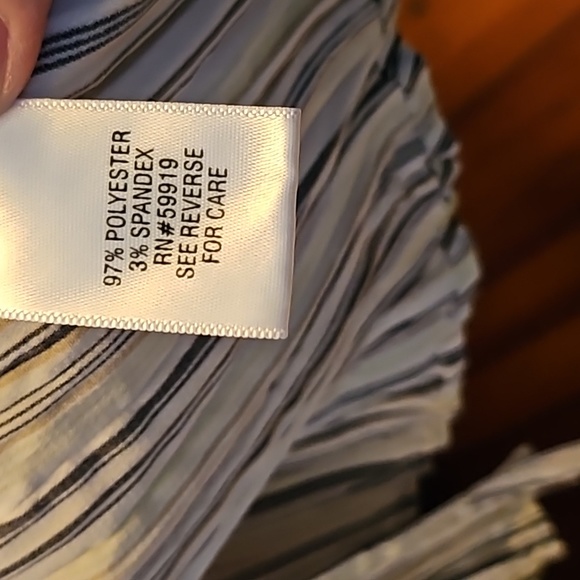 3/4 sleeve "twist" blouse - Picture 5 of 6